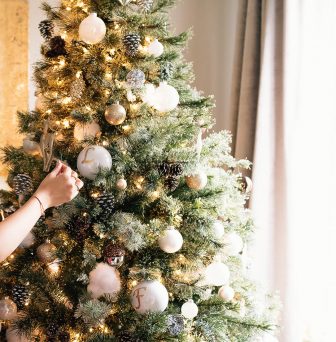 Cover Image fir 25 Christmas Traditions to Start with Your Family